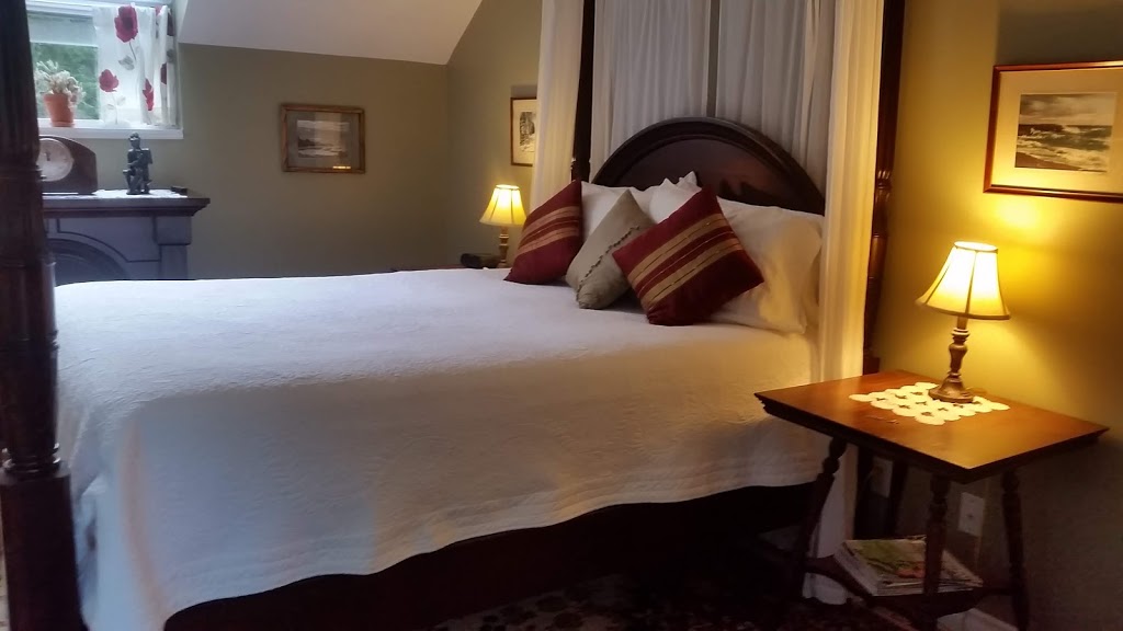 Tulips and Thistle Bed & Breakfast | 913 Pictou Rd, East Mountain, NS B6L 2N1, Canada | Phone: (902) 895-6141