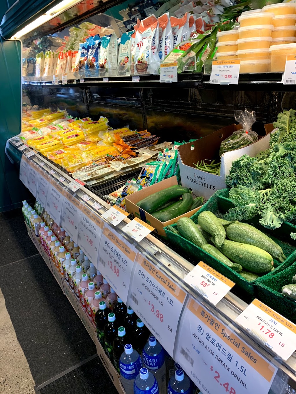 Lotte Giants Market | 20378 88 Ave, Langley Twp, BC V1M 2Y4, Canada | Phone: (604) 371-3766