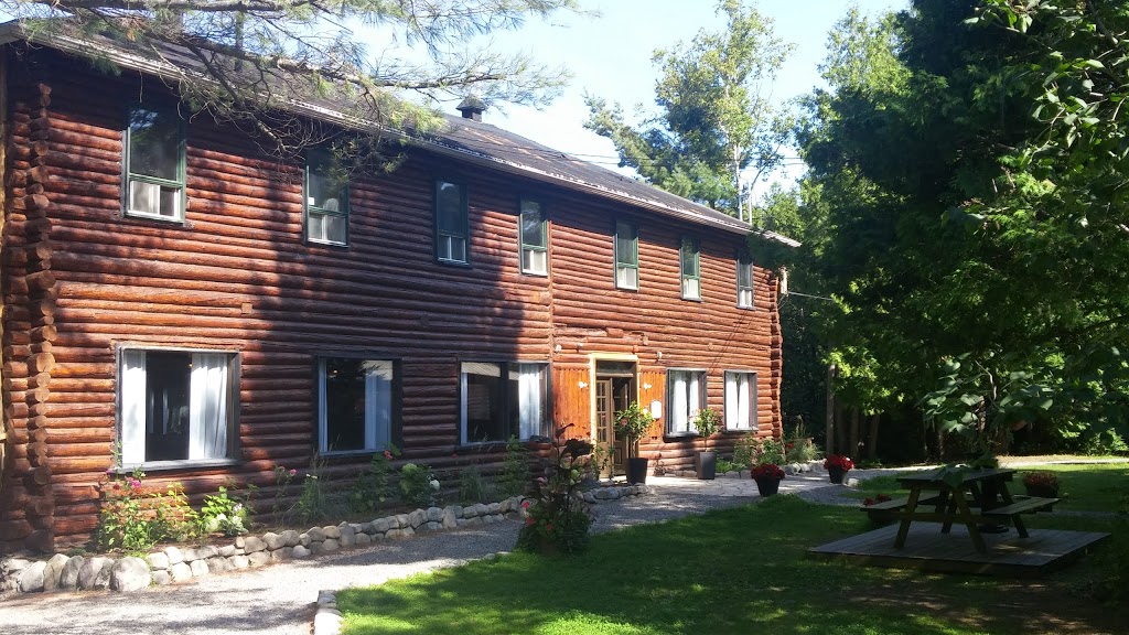 Manoir Des Pins | 1595 Chemin du Pin, Sainte-Lucie-des-Laurentides, QC J0T 2J0, Canada | Phone: (819) 326-4324