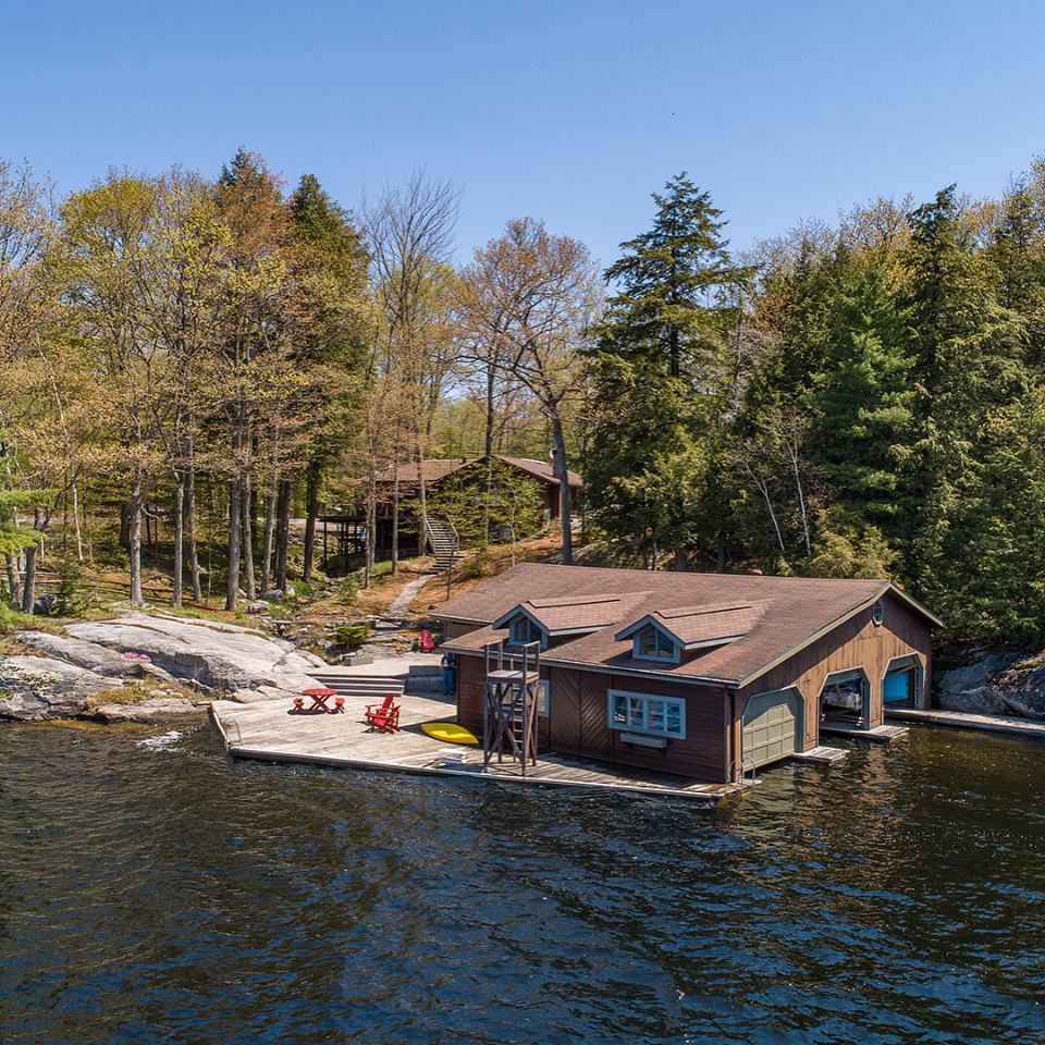Muskoka Luxury Properties | 1-A Lee Valley Dr, Port Carling, ON P0B 1J0, Canada | Phone: (705) 205-2726