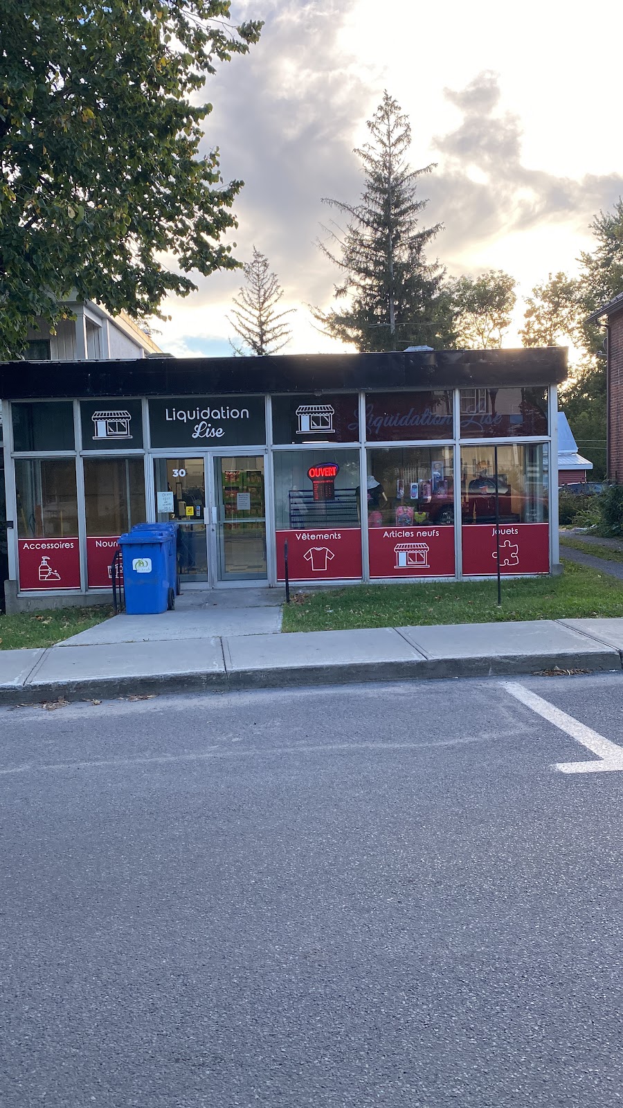 Liquidation Lise | 30 Rue Bridge, Ormstown, QC J0S 1K0, Canada | Phone: (450) 829-3638