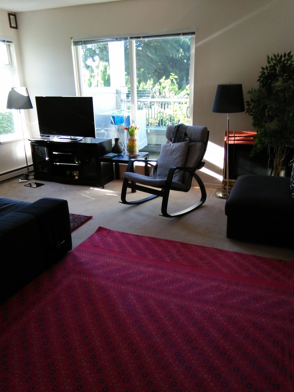 The Shelbourne | 2751 Shelbourne St, Victoria, BC V8R 6T5, Canada | Phone: (250) 598-5841