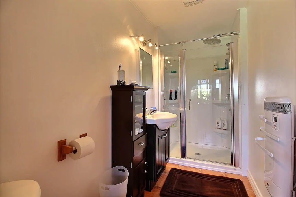 Chalet kanenda | 1191 Chem. du Tour du Lac, Nominingue, QC J0W 1R0, Canada | Phone: (514) 465-5006