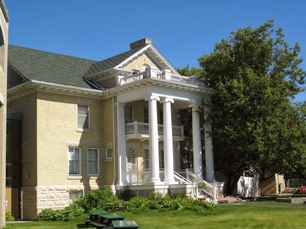 Balmoral Hall School | 630 Westminster Ave, Winnipeg, MB R3C 3S1, Canada | Phone: (204) 784-1600