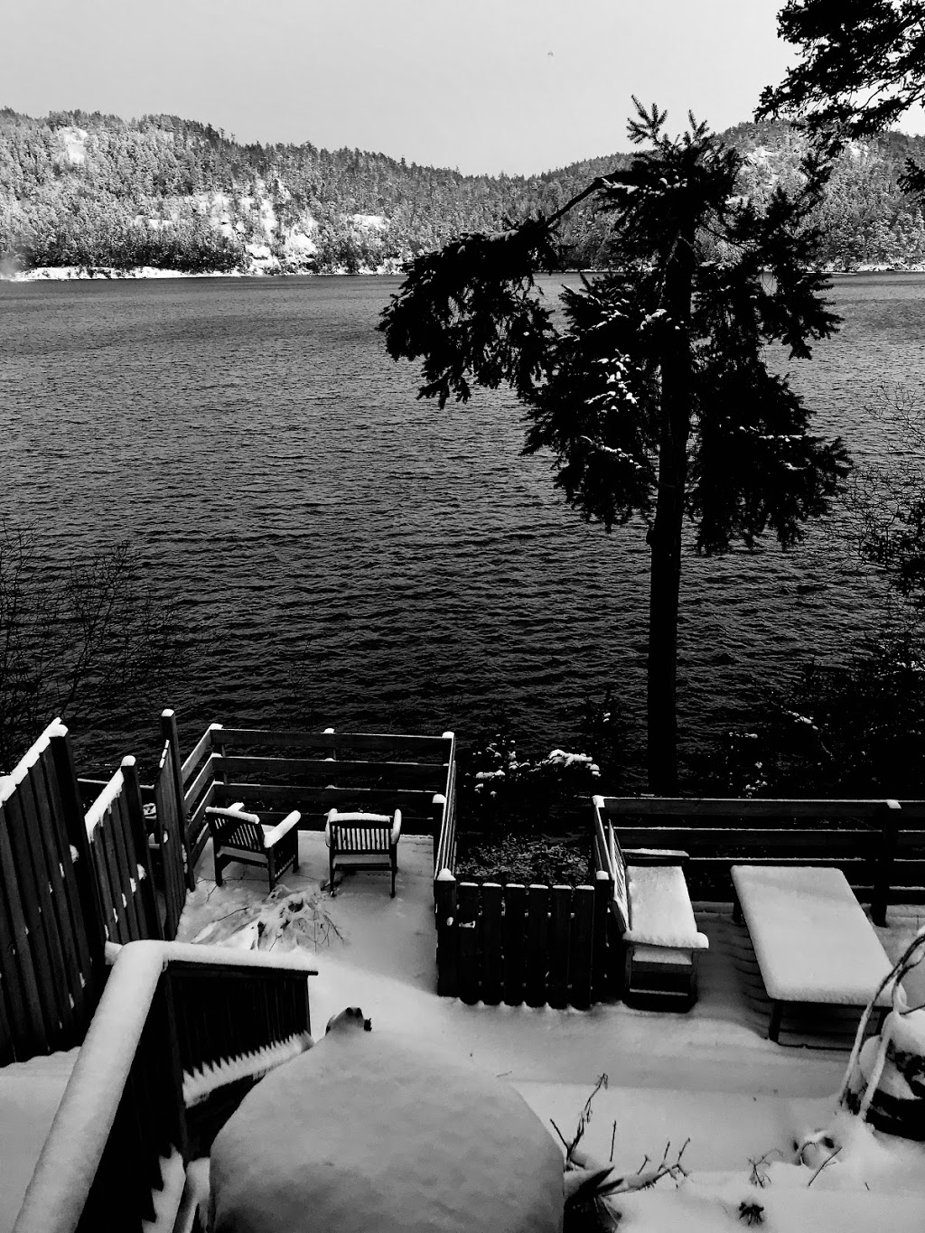 Shangrila waterfront vacation home | 7911 Bedwell Dr, Pender Island, BC V0N 2M2, Canada | Phone: (250) 984-8109