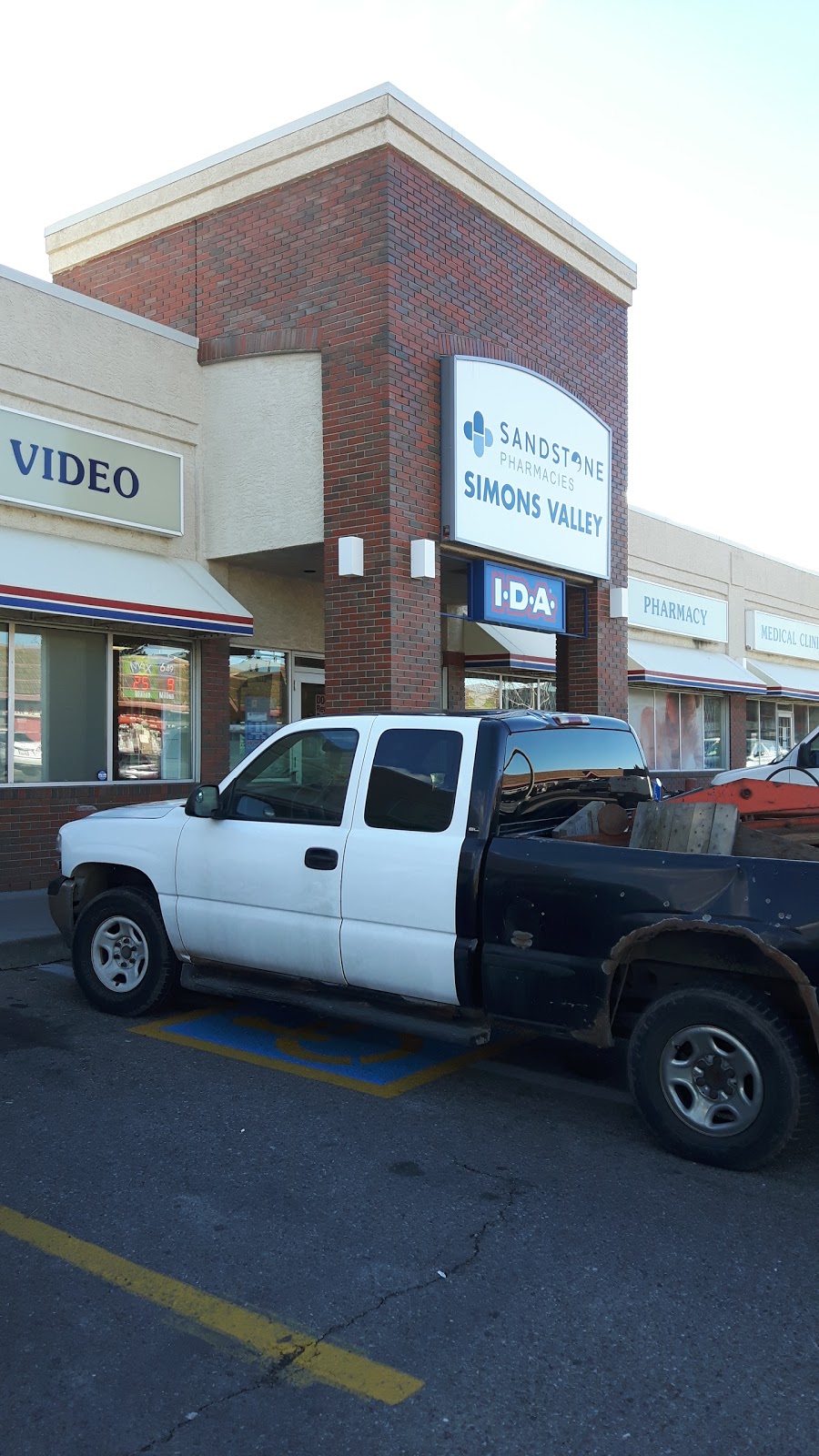 I.D.A. - Sandstone Pharmacies Simons Valley | 6213 Centre St N, Calgary, AB T2K 0V2, Canada | Phone: (403) 274-2444