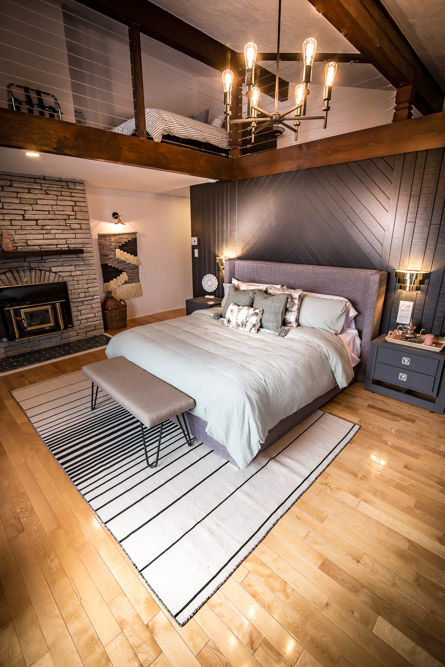Le Chalet des Laurentides | 210 Rue de la Grande Corniche, Sainte-Adèle, QC J8B 2R8, Canada | Phone: (514) 797-9507