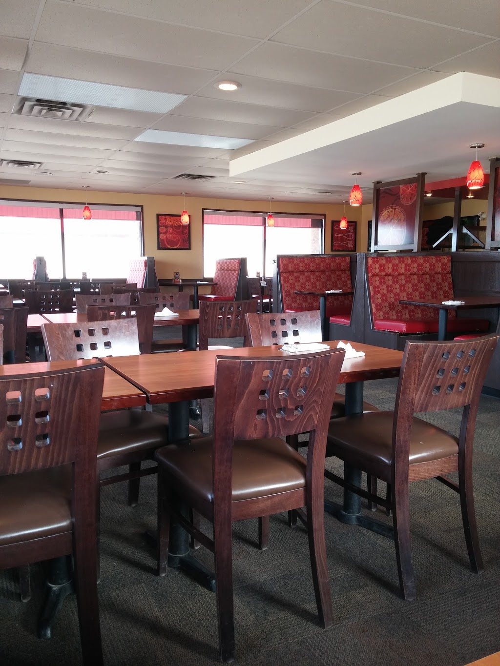 Pizza Hut | 106 Highway 12 North, Steinbach, MB R5G 1T4, Canada | Phone: (204) 326-5555