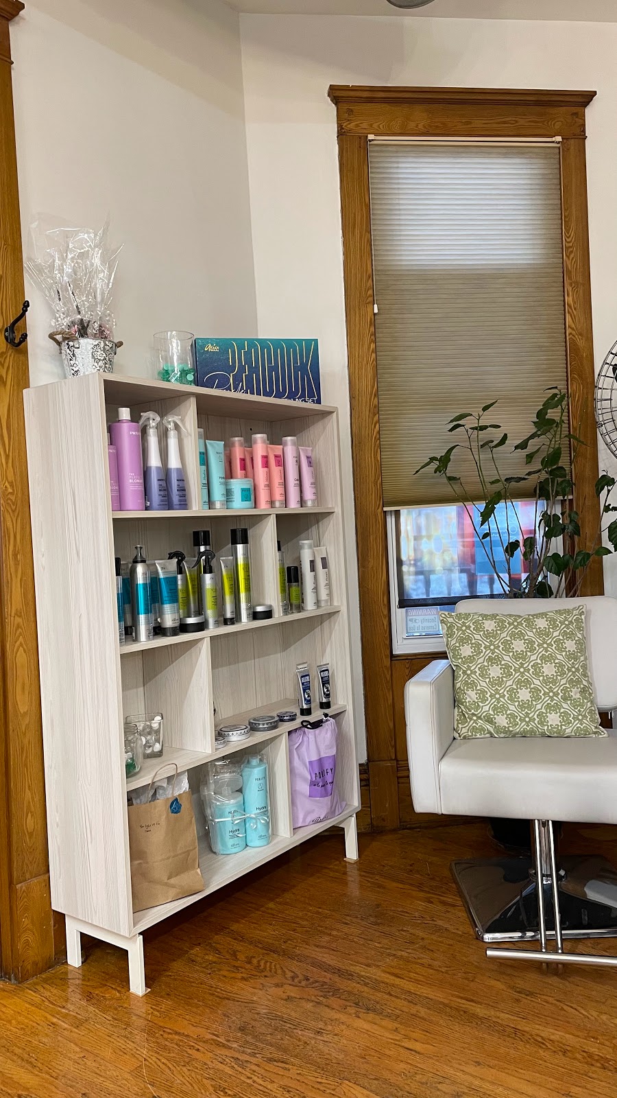 The Styling Studio | 144 Dundas St, Woodstock, ON N4S 1A2, Canada | Phone: (519) 290-4247