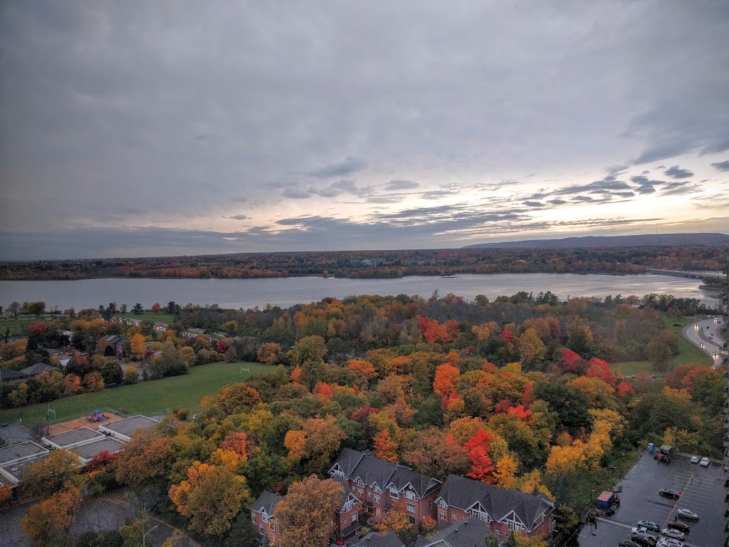Island Park Towers | 185 Clearview Ave, Ottawa, ON K1Z 6R9, Canada | Phone: (613) 729-4347