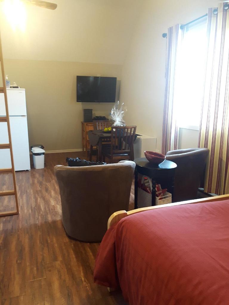 Hillside Studio Suites B&B | HWY #20, Lumsden, SK S0G 3C0, Canada | Phone: (306) 731-2366
