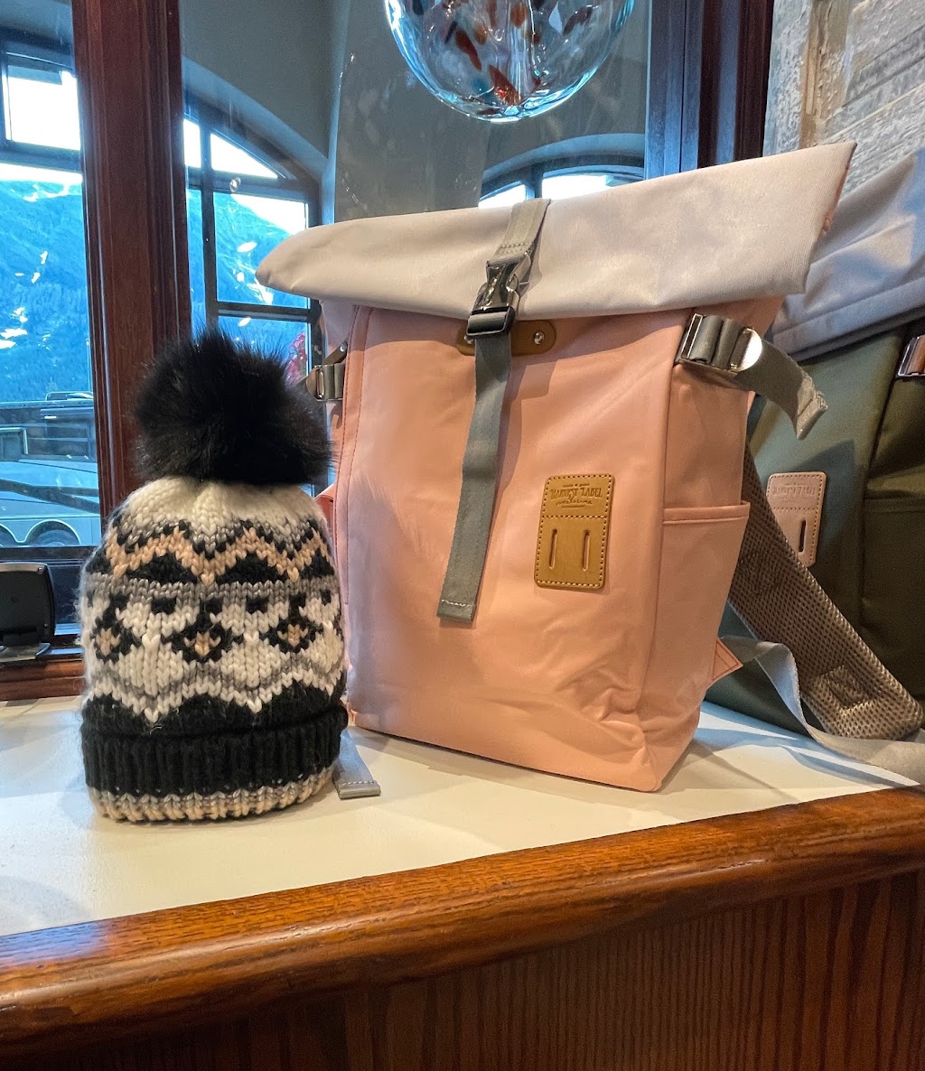 Creek Side Gifts | 111 Lake Louise Dr, Lake Louise, AB T0L 1E0, Canada | Phone: (403) 522-2359