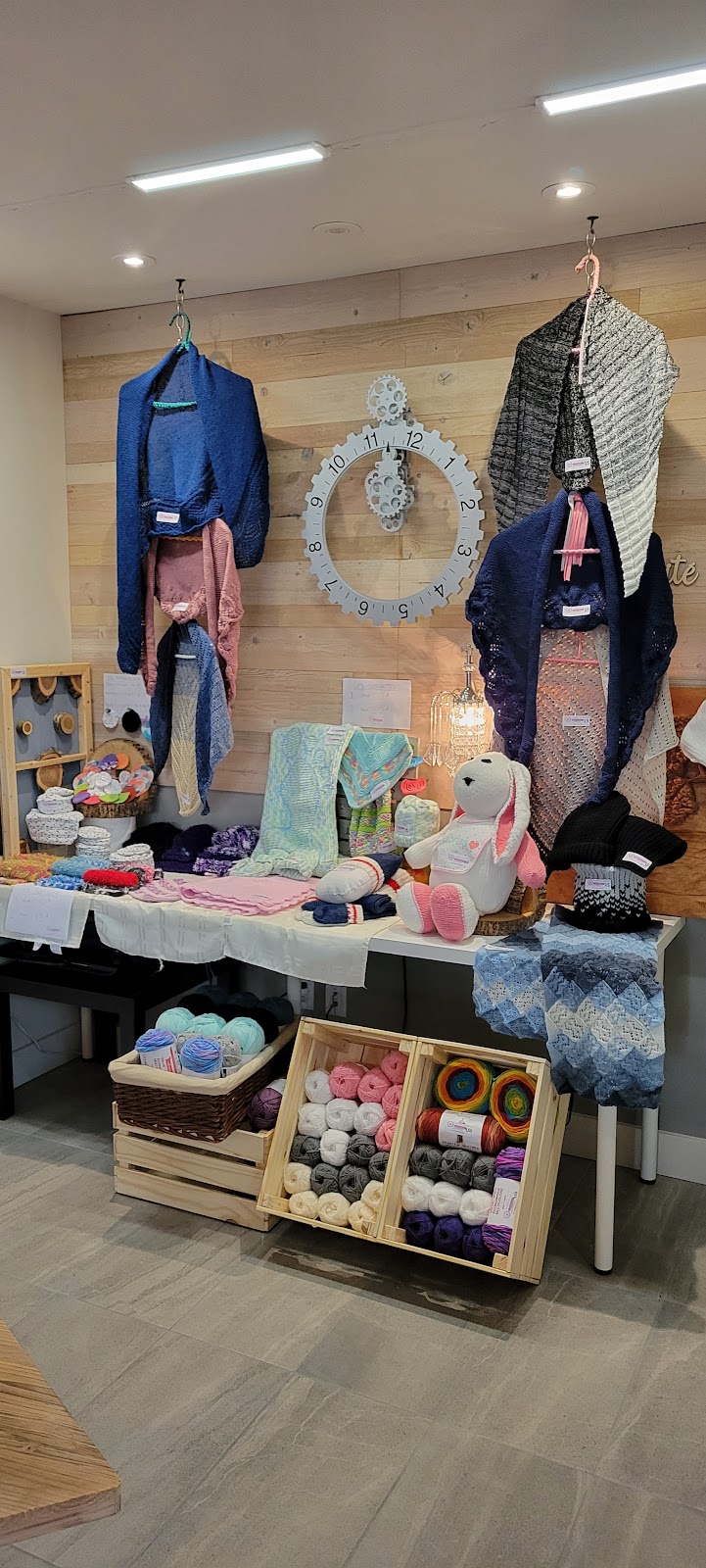 les tricots de mamie | 1085 Rue Saint-Isidore, Saint-Lin - Laurentides, QC J5M 2V5, Canada | Phone: (450) 313-0190