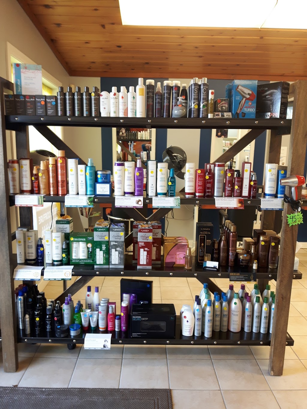 Patricia Vernay Hairdressing - Elle Et Lui | 16073 Boulevard Henri-Bourassa, Québec, QC G1G 4A2, Canada | Phone: (418) 628-0770