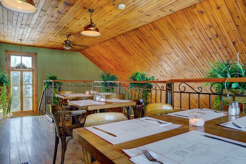 Restaurant La Bourgade | 16 Rue Caouette E, Thetford Mines, QC G6G 2B8, Canada | Phone: (418) 335-3313