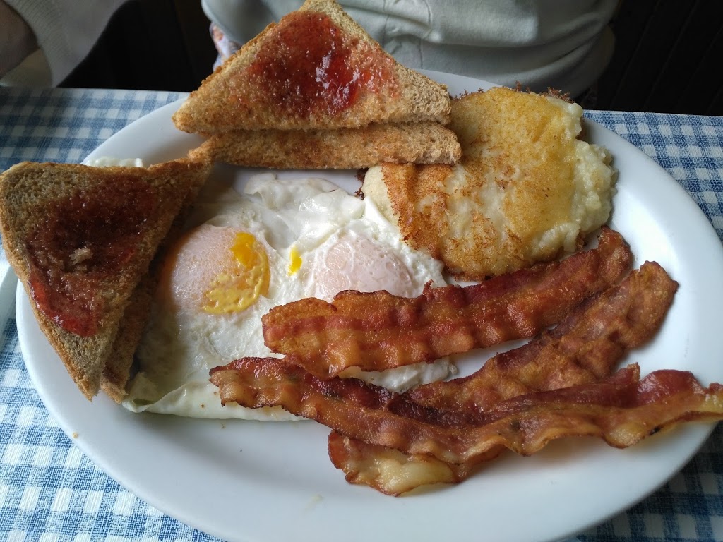 Tiffany Dining Lounge & Restaurant | 26 Coldwater Rd, Coldwater, ON L0K 1E0, Canada | Phone: (705) 686-3676