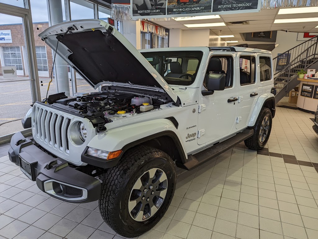 Aurora Chrysler | 14535 Yonge St, Aurora, ON L4G 6L1, Canada | Phone: (877) 645-2308