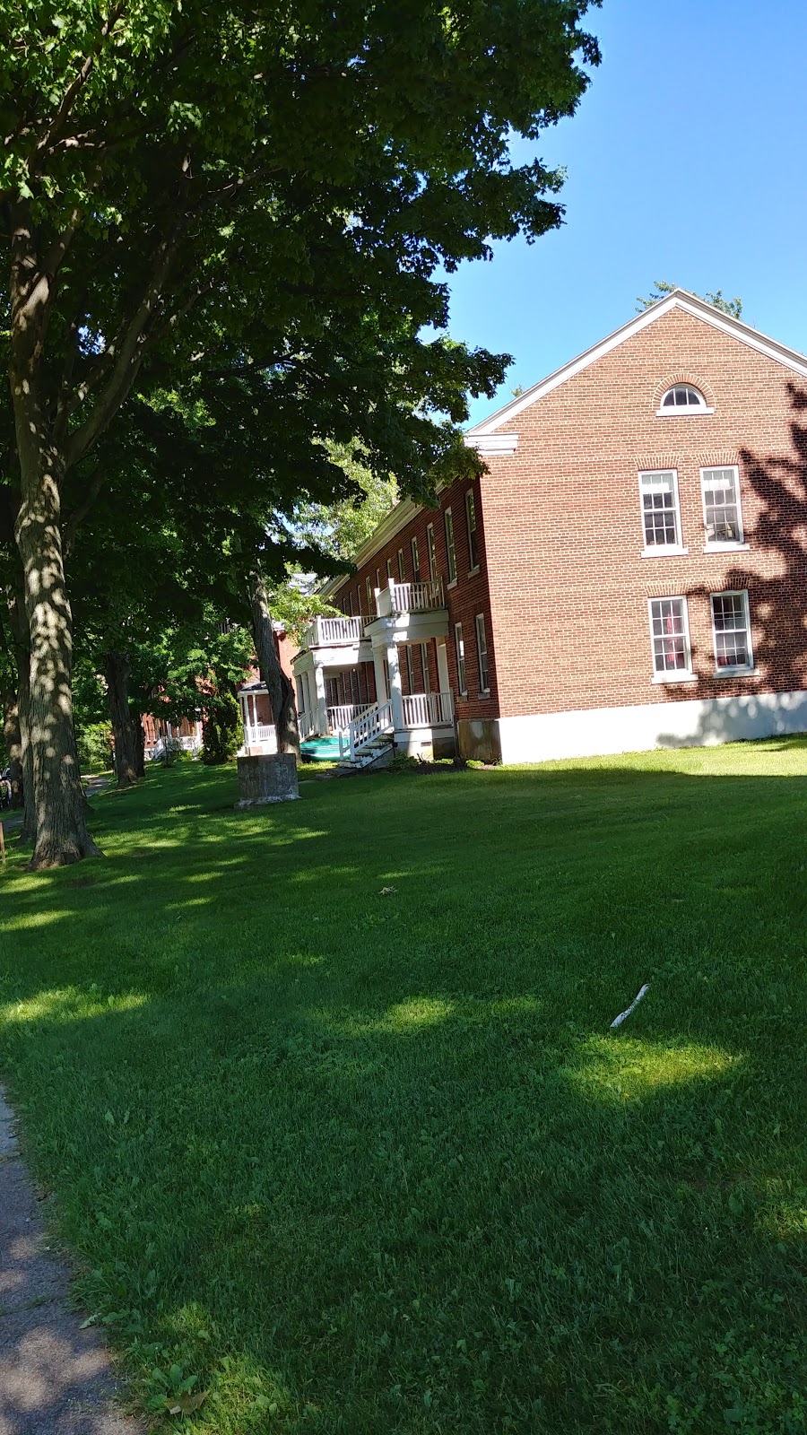 Marina Inn & Suites | 85 Worth St, Sackets Harbor, NY 13685, USA | Phone: (315) 646-3374