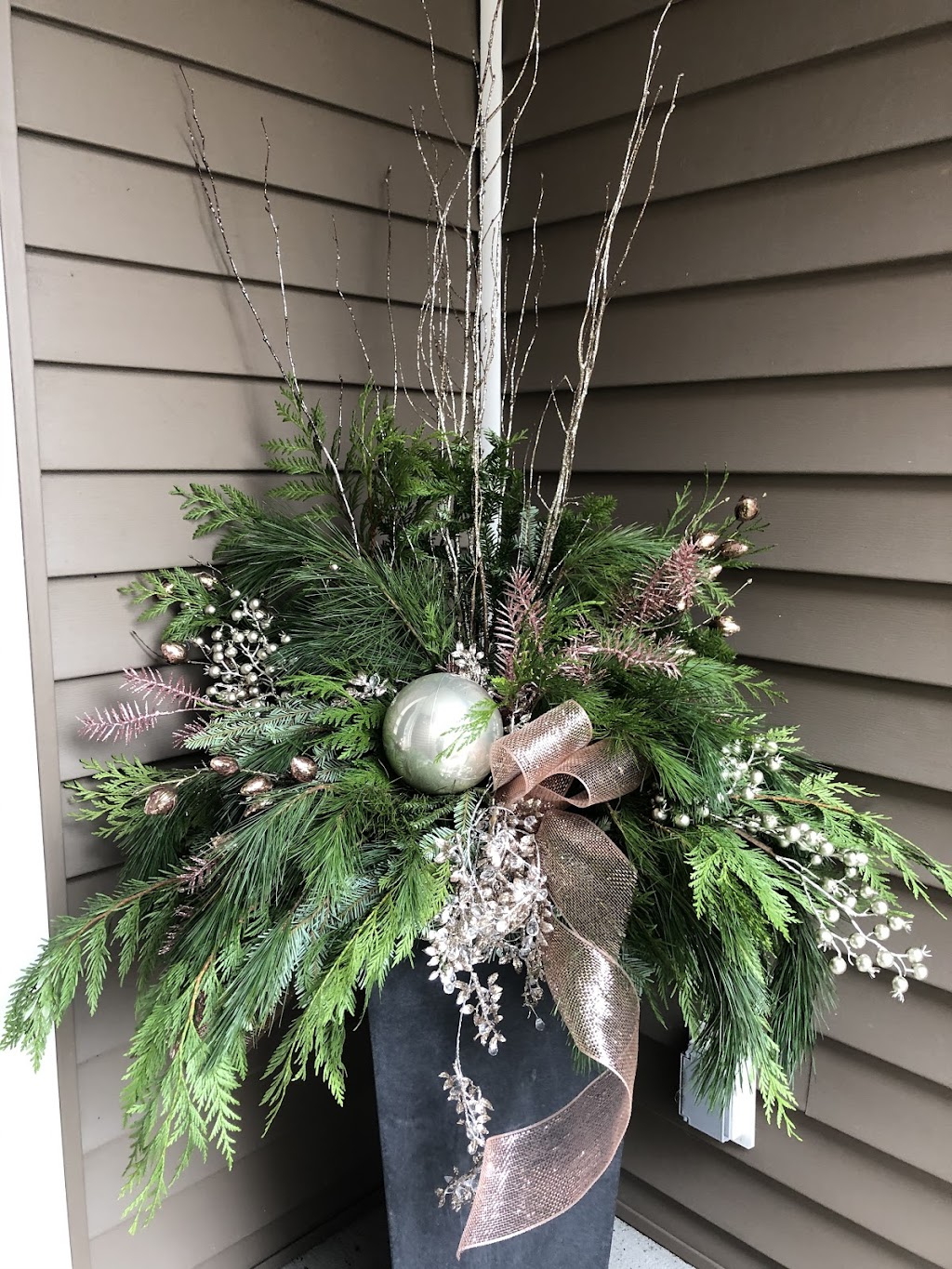 Helenas Gardening | 68 Nelson St, Mitchell, ON N0K 1N0, Canada | Phone: (519) 276-1749