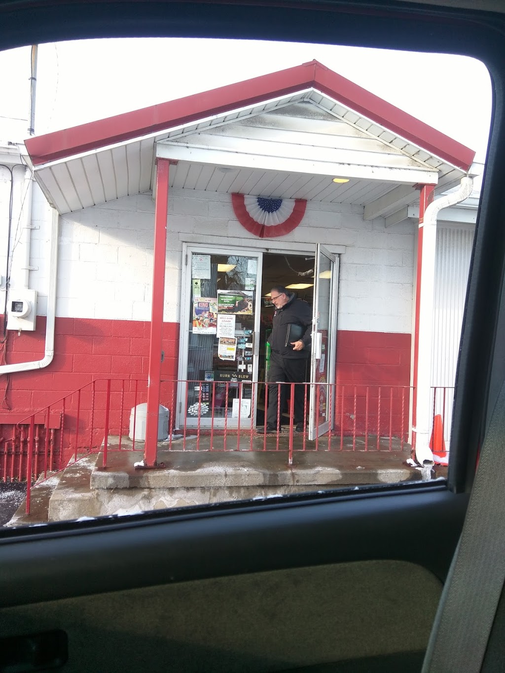 Bernardis Pizza and Subs | 7195 Rapids Rd, Lockport, NY 14094, USA | Phone: (716) 434-9494