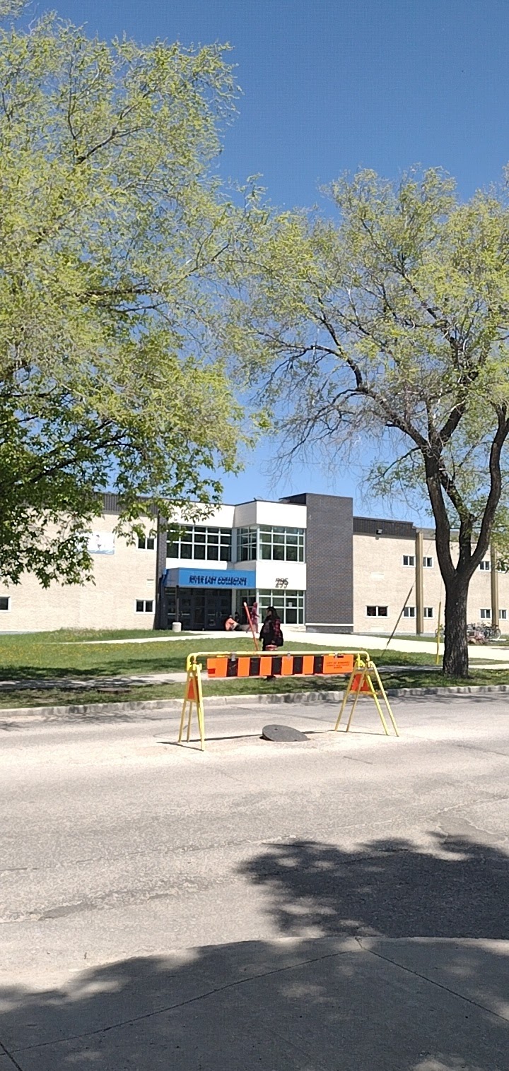 River East Collegiate | 295 Sutton Ave, Winnipeg, MB R2G 0T1, Canada | Phone: (204) 338-4611