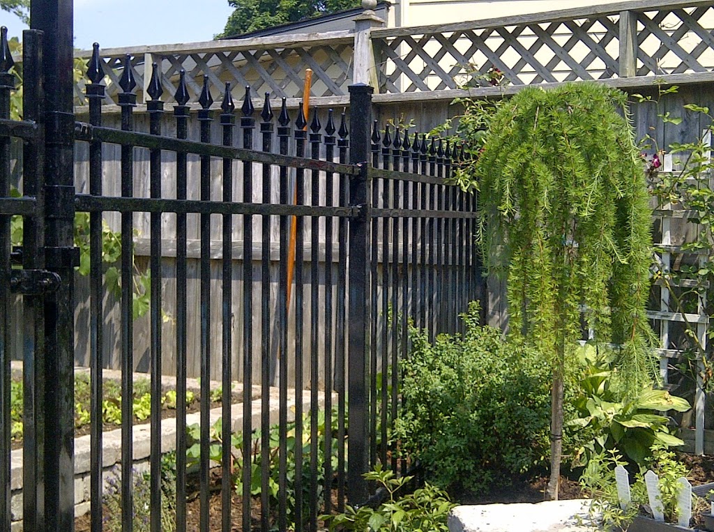 Fortress Fencing Inc | 41545 Moncrieff Rd, Blyth, ON N0M 1H0, Canada | Phone: (519) 357-0237