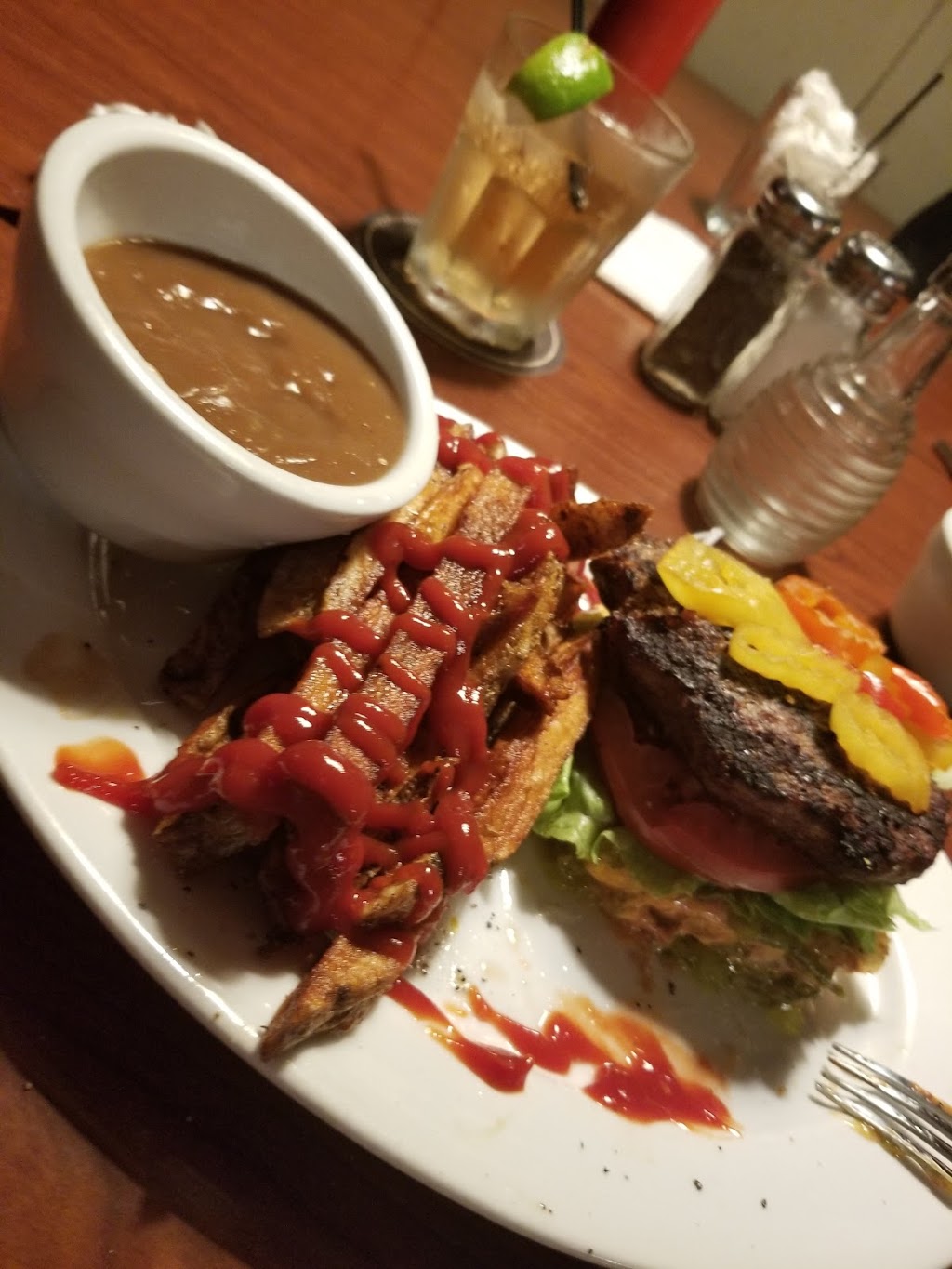 Konrad Lounge | 2902 Lake Shore Blvd W, Etobicoke, ON M8V 1J4, Canada | Phone: (416) 546-6078