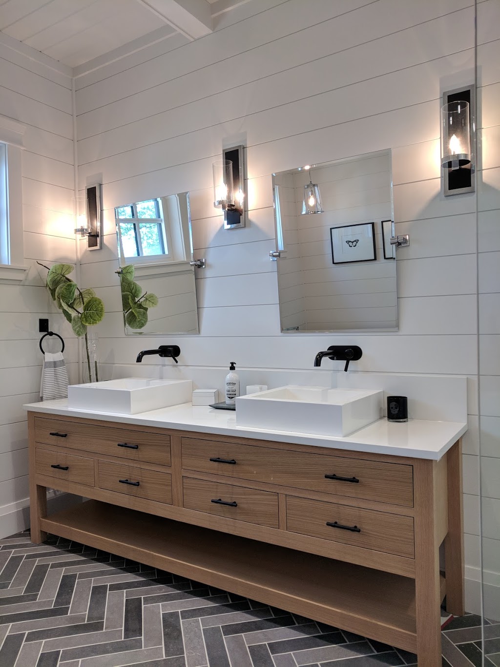 Ébénisterie Eduardo Inc. | 2885 Bv. Trudel est. St-Boniface De Shawinigan, Shawinigan, QC G0X 2L0, Canada | Phone: (819) 655-0505