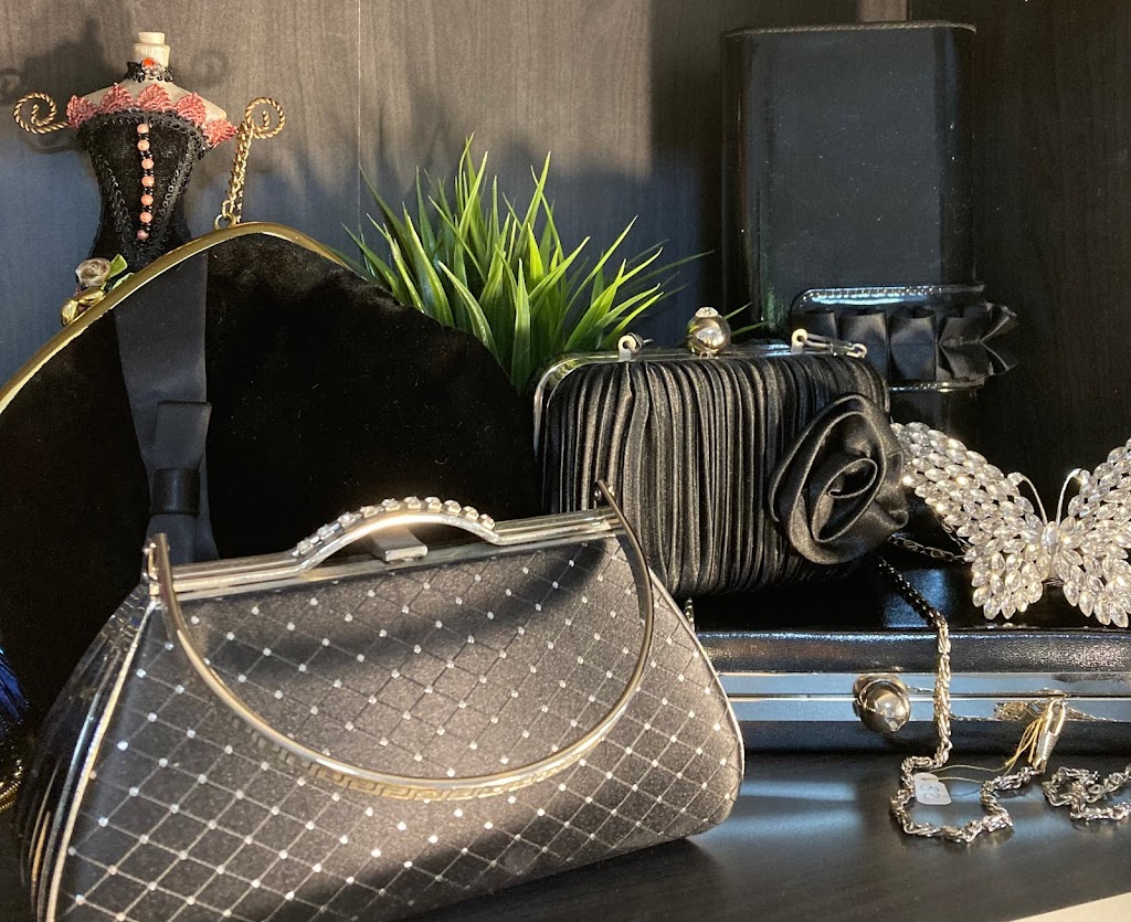 BELLA BLOOM BOUTIQUE | 3336 Dundonald Rd, Victoria, BC V9C 2K1, Canada | Phone: (236) 508-8111