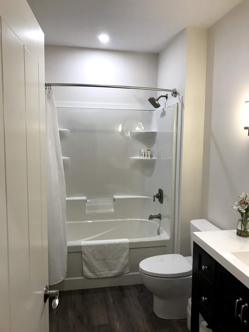 Inn On Centre | 35 Centre St, Gimli, MB R0C 1B0, Canada | Phone: (204) 461-4664