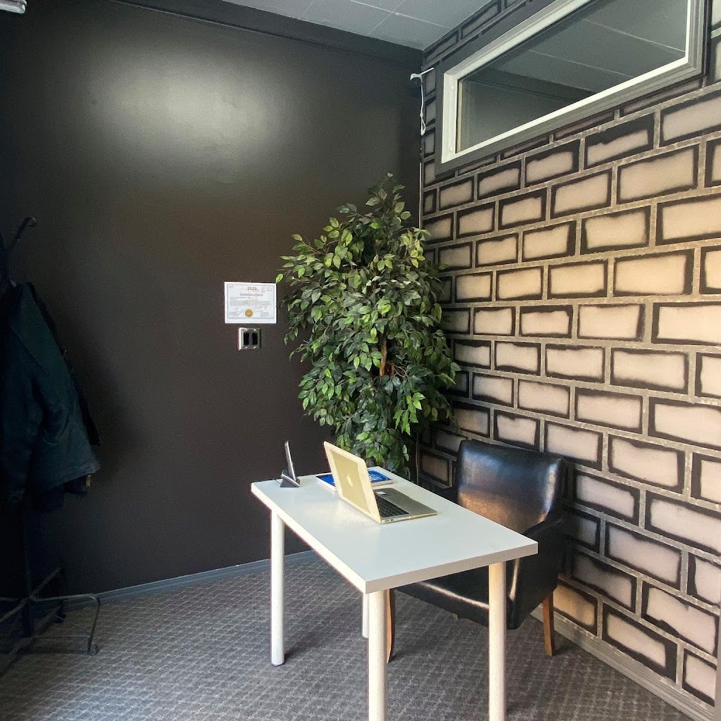 Bedroom Studios | 2031 19 Ave, Didsbury, AB T0M 0W0, Canada | Phone: (403) 335-0040