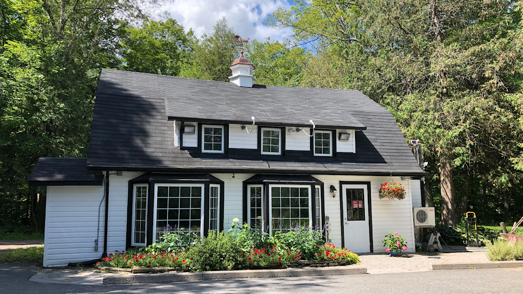 Wolf & Spice Restaurant | 6269 ON-28, Woodview, ON K0L 3E0, Canada | Phone: (705) 654-3661