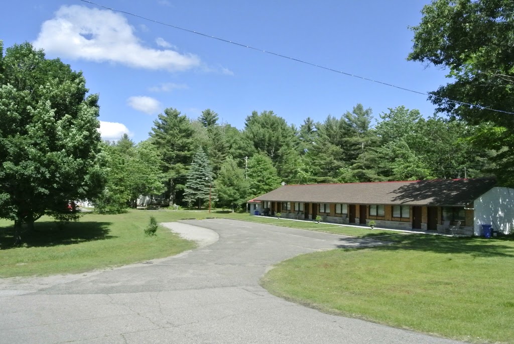 Gold Pine Inn Motel | 2408 ON-11, Gravenhurst, ON P1P 1R1, Canada | Phone: (705) 687-5160