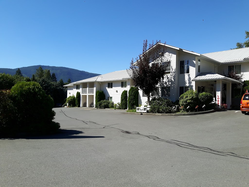Lake Cowichan Lodge | 201 Cowichan Lake Rd, Lake Cowichan, BC V0R 2G0, Canada | Phone: (250) 749-6717