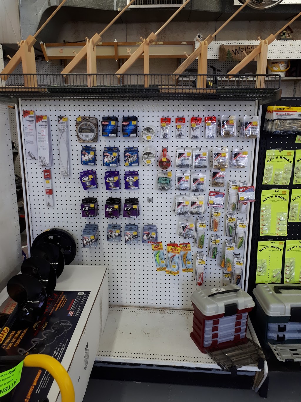 The Crappie Store | 102 Metcalfe Ave W, Dresden, ON N0P 1M0, Canada | Phone: (519) 683-4363