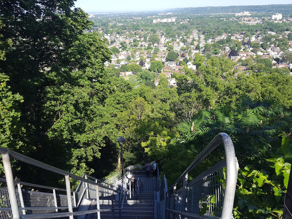 Mountain Brow-Margate Stairs | Mountain Brow Blvd, Hamilton, ON L8T 1A7, Canada