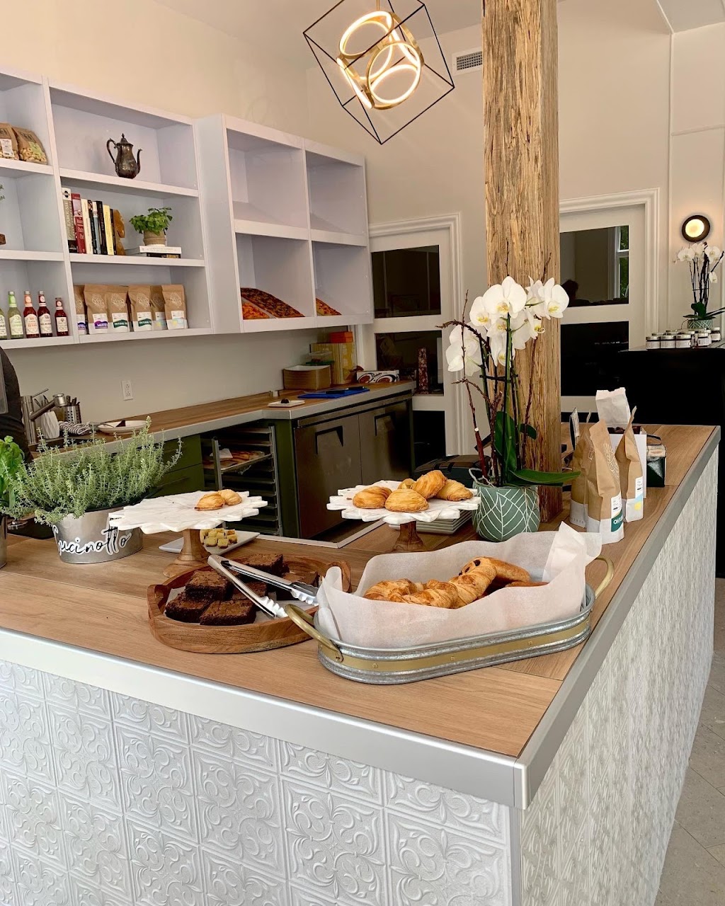 Cucinotto | 1944 Chem. du Village Local #2, Mont-Tremblant, QC J8E 1K4, Canada | Phone: (819) 717-3003
