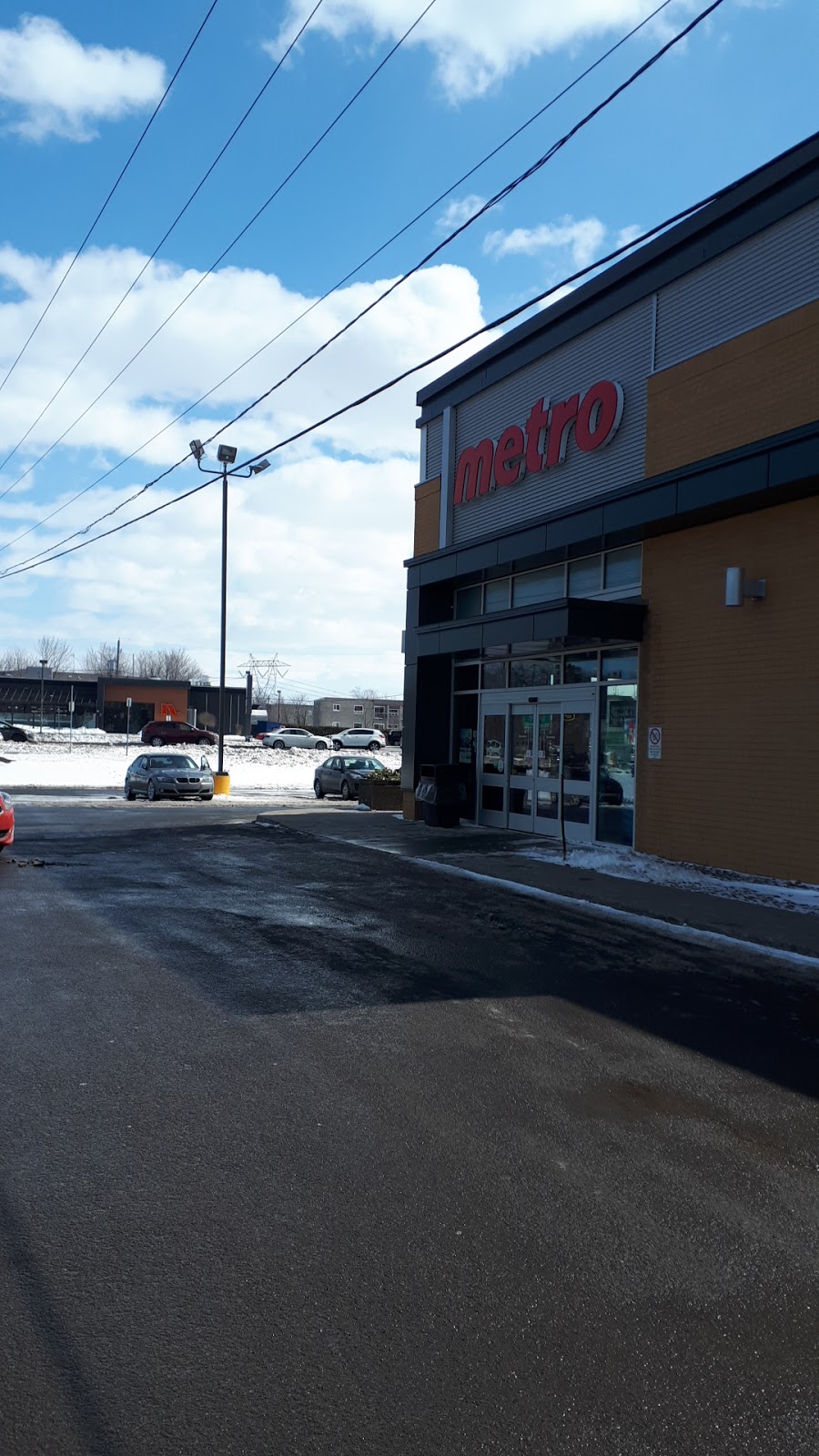 Metro Charny | 8032 Av. des Églises, Lévis, QC G6X 1X7, Canada | Phone: (418) 832-5346