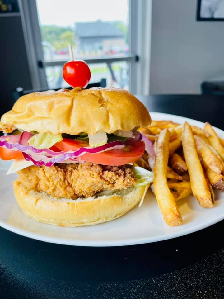 Capi10 Resto-Bar | 371 Boulevard St Luc, Val-des-Sources, QC J1T 2W4, Canada | Phone: (819) 452-4566