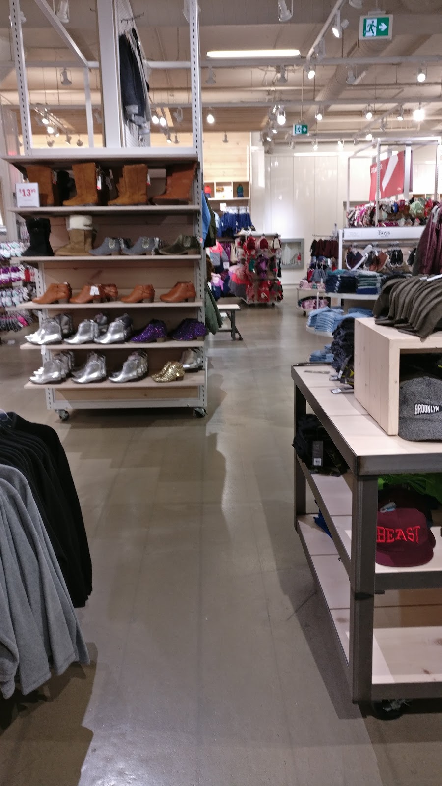 Old Navy | 1 Yorkdale Rd, Toronto, ON M6A 3A1, Canada | Phone: (416) 787-9384
