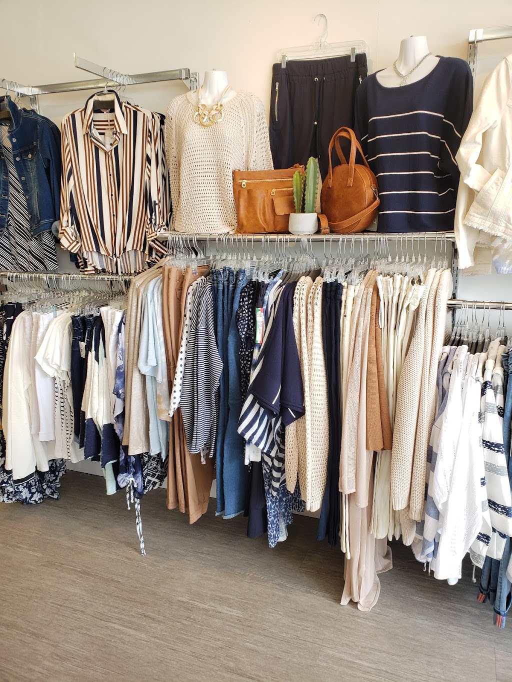 Vi-Leens Fashions | 440 10th St, Hanover, ON N4N 1P9, Canada | Phone: (519) 364-4480