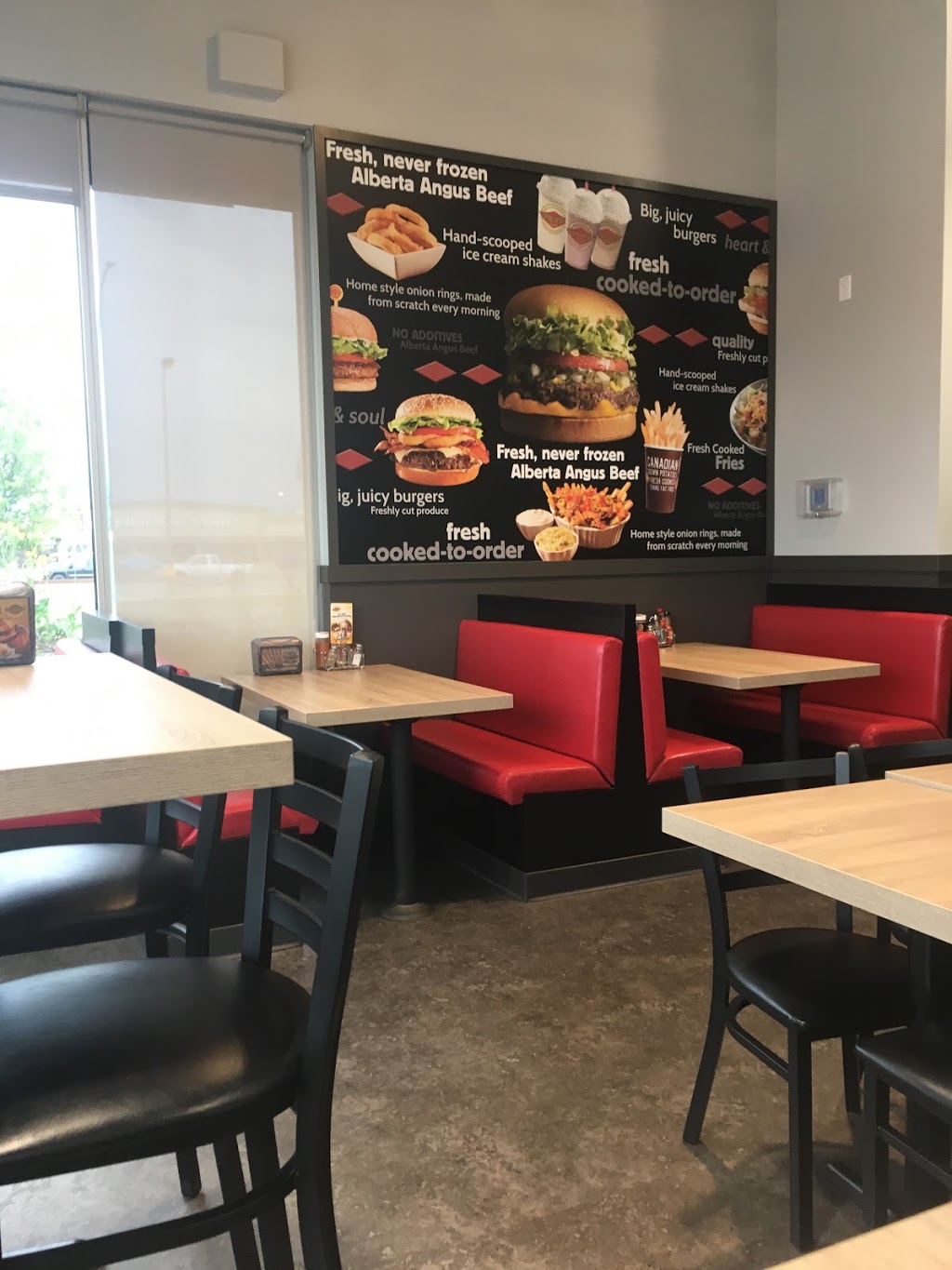 Fatburger Rougeau | 1524 Regent Ave W, Winnipeg, MB R2C 3B4, Canada | Phone: (204) 654-4836