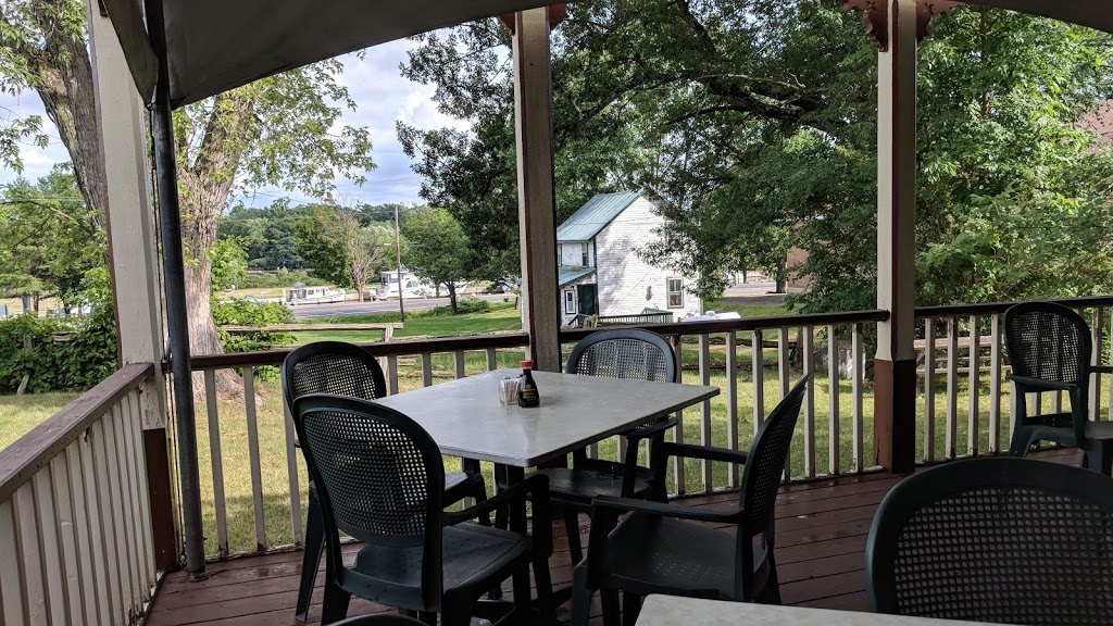 Cody Inn Restaurant | 1953 Lakehurst Rd, Buckhorn, ON K0L 1J0, Canada | Phone: (705) 657-8812