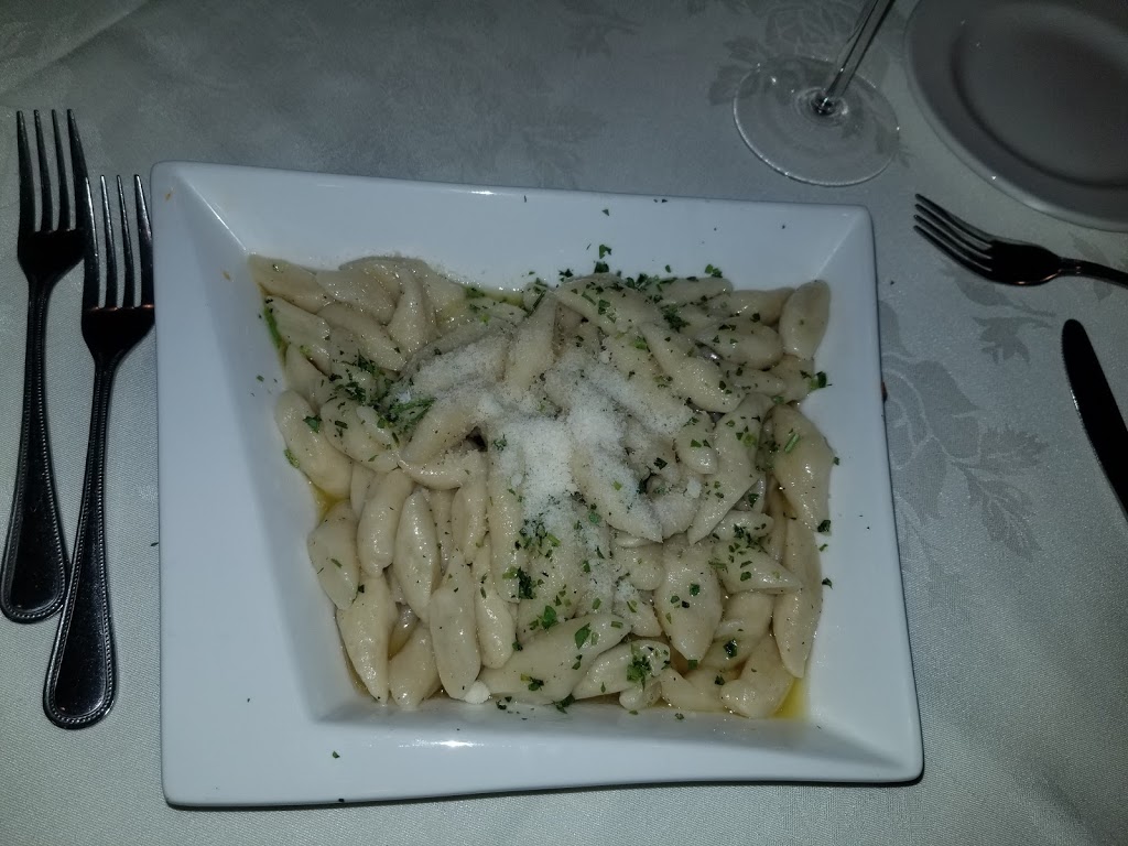 Tre Vigne Restaurant | 7800 Jane St #7, Concord, ON L4K 4R6, Canada | Phone: (905) 738-7566