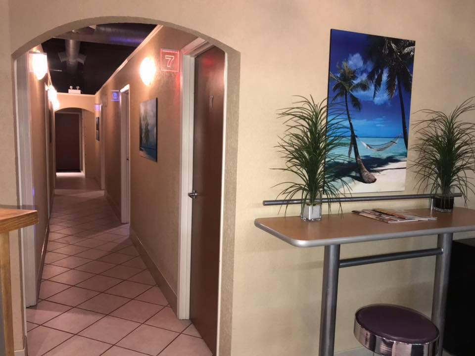 Sunset Tan Kitchener | 270 Bleams Rd Unit 9, Kitchener, ON N2C 2K6, Canada | Phone: (519) 893-4529