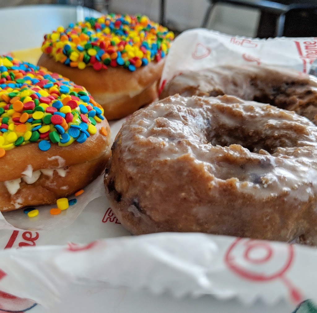 Krispy Kreme Doughnuts | bakery | 215 Harbord St, Toronto, ON M5S 1H6, Canada | 6473518911 OR +1 647-351-8911