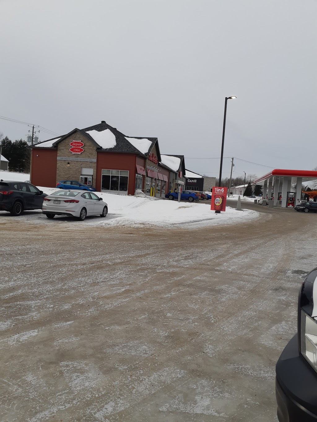 Petro-Canada / SuperRelais / Tim Hortons | 410 Boulevard St Luc, Asbestos, QC J1T 0A8, Canada | Phone: (819) 879-2665