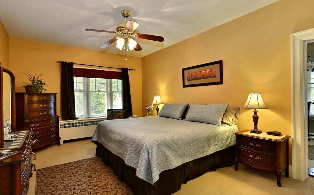 The Inn On Bay | 291 Bay St, Gravenhurst, ON P1P 1H1, Canada | Phone: (705) 801-6601