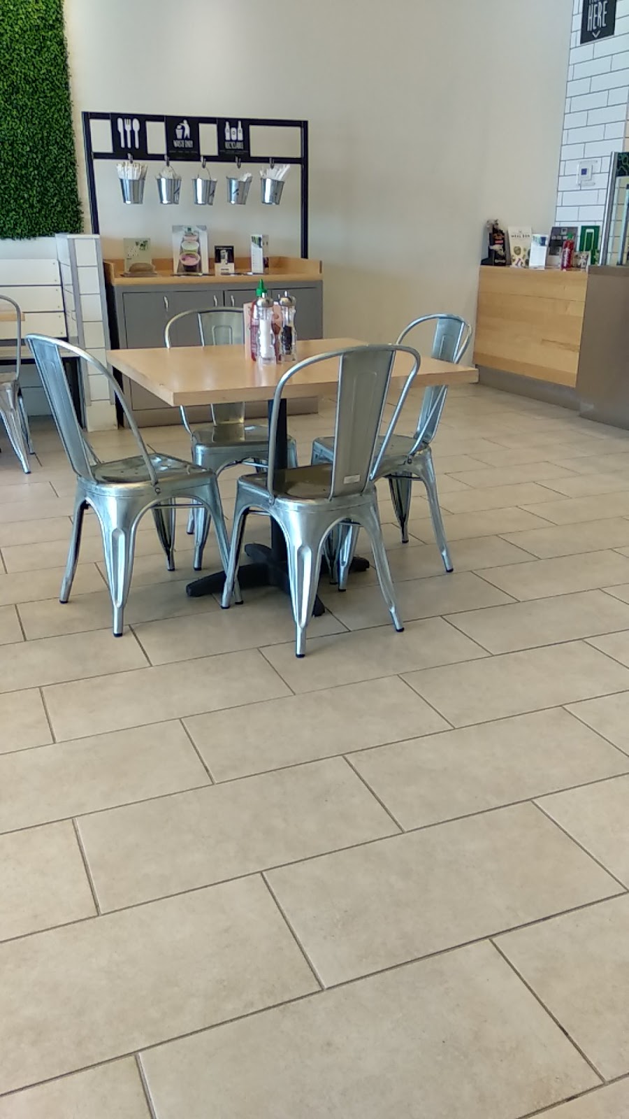 Freshii | 1615 Regent Ave W, Winnipeg, MB R2C 5C6, Canada | Phone: (204) 515-1737