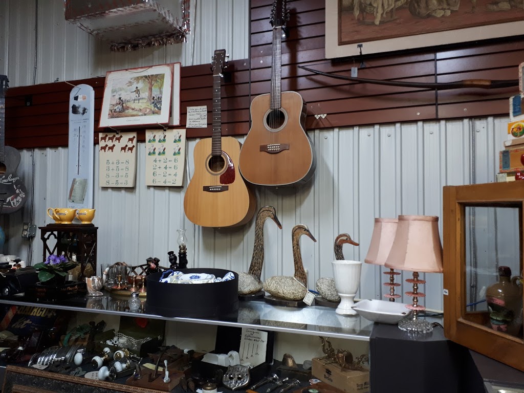 Brocante Meg-Antique | 2560 Rue Laval Nord, Nantes, QC G6B 2X9, Canada | Phone: (819) 583-8077